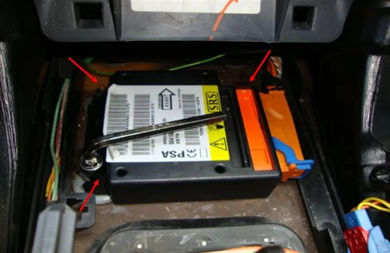 Exemple d'emplacement du calculateur d'airbag